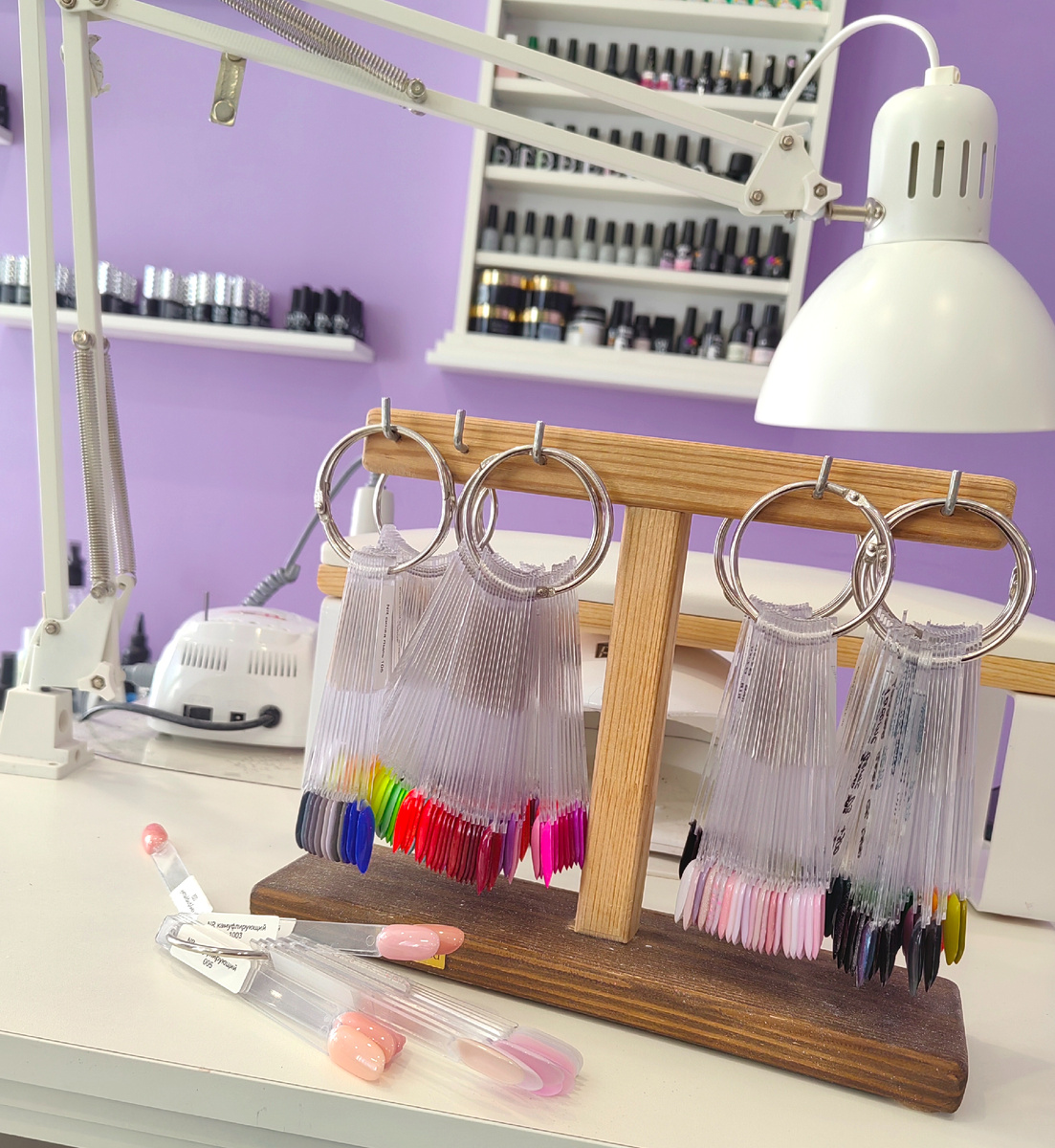 В салоне выбираю оттенок покрытия