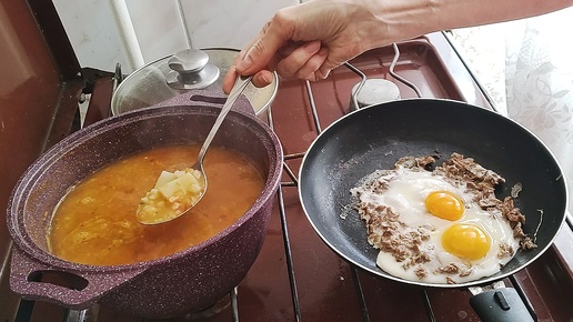 Нежный гороховый суп и яичница с мясом одним махом. Готовится одновременно - из говяжьей косточки