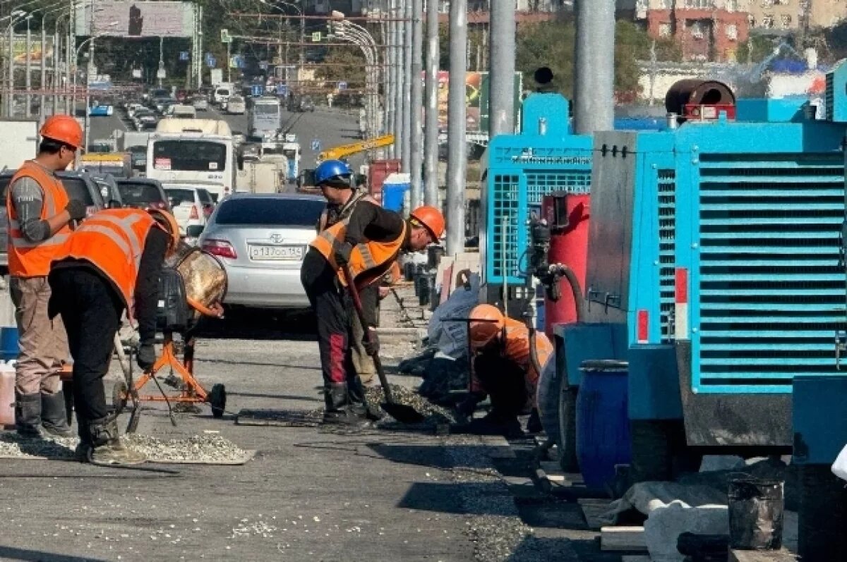    Движение по Октябрьскому мосту по всей ширине откроют до конца года