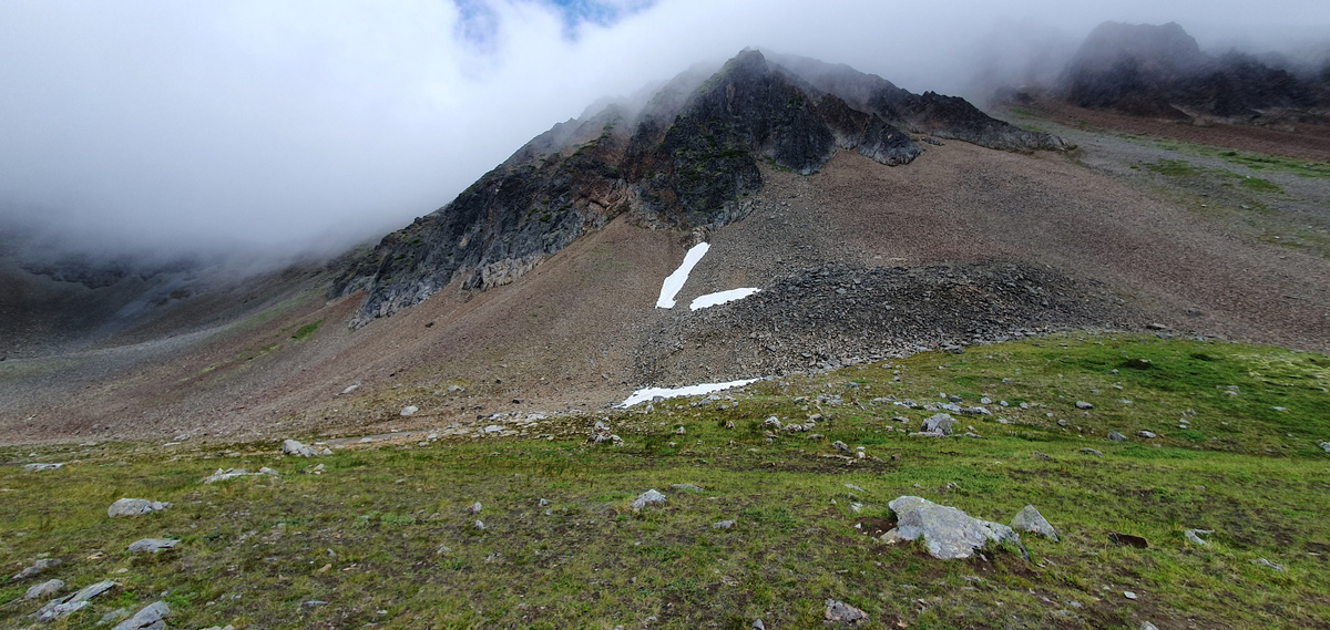Опаленный пламенем склон "Большой чаши".