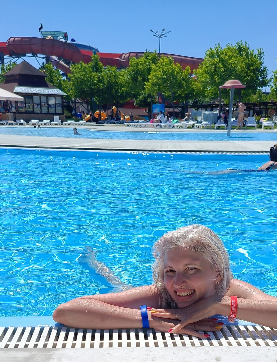 Захотелось мне ещё в бассейне поплавать, да и сына развлечь 