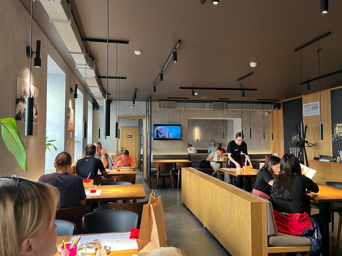 Интерьер в одном из залов ресторана "Кореана" на ул. Гороховая. Фото моё.