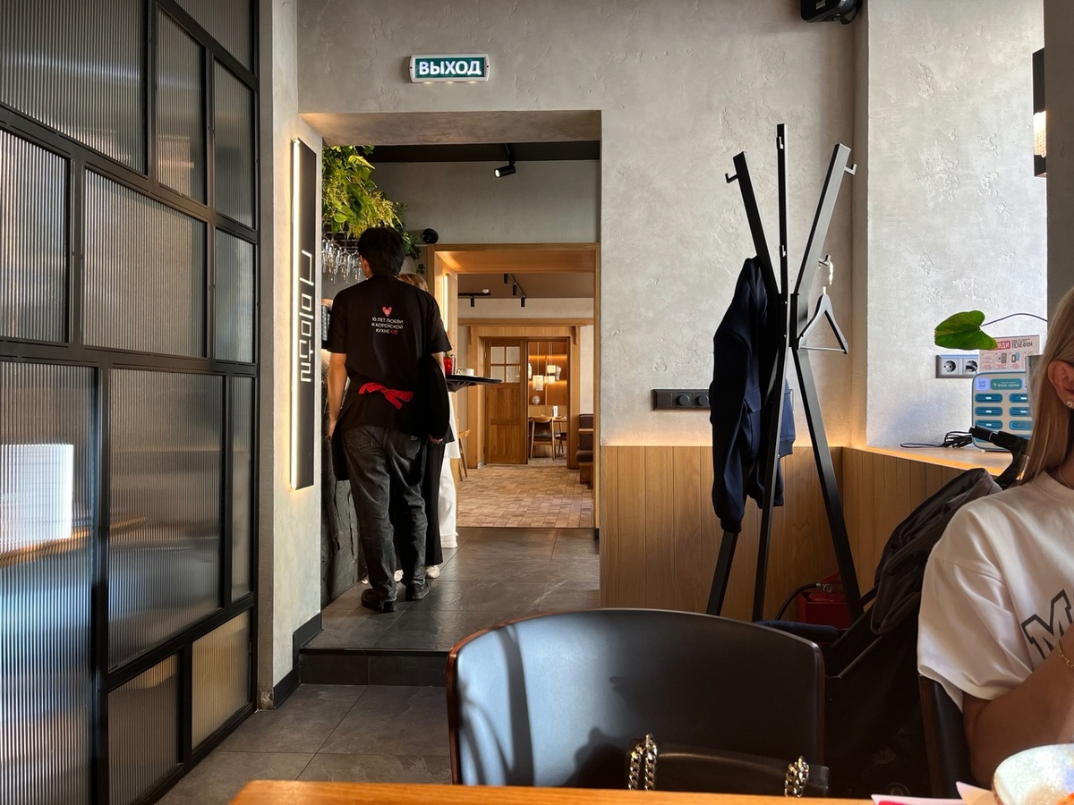 Интерьер в одном из залов ресторана "Кореана" на ул. Гороховая. Фото моё.