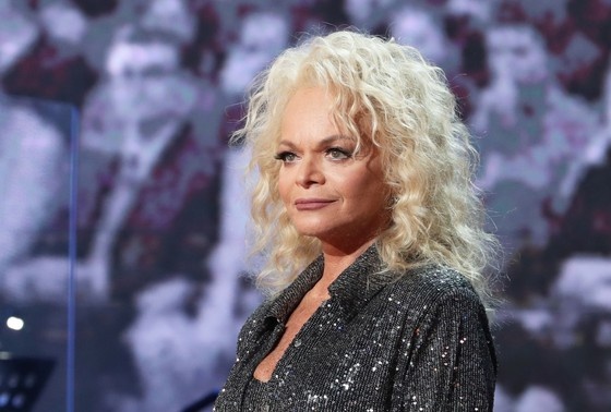    Лариса Долина