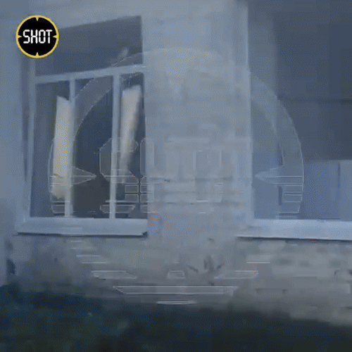 В МЕСТНОМ ДЕТСКОМ САДУ ВЫБИТЫ ВСЕ ОКНА. СКРИН С ВИДЕО ТГ-КАНАЛА "ТВЕРЬ. ПРОИСШЕСТВИЯ"