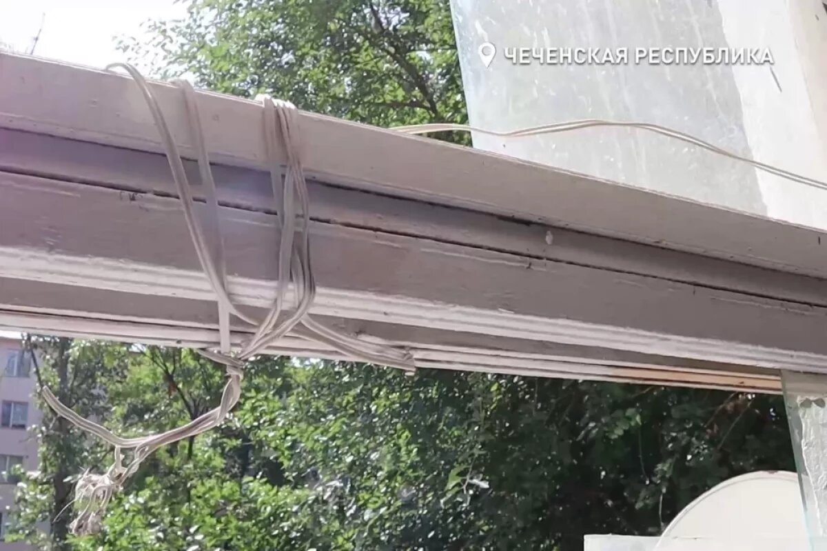    Оголённые провода и другие угрозы выявили в полувековом доме в Грозном