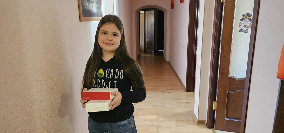 С новыми слуховыми аппаратами за 400к (блин, там две маленькие пипки, а цена на них как на самолет) ✈️