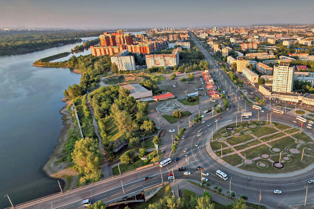     По мнению губернатора, на Предмостной нужен образовательный технический центр и Дворец молодежи, а не школа для балерин или выставочный зал