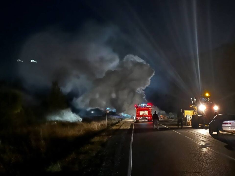    Трал загорелся на Чуйском тракте. Источник: "ЧП Бийск | Новости"