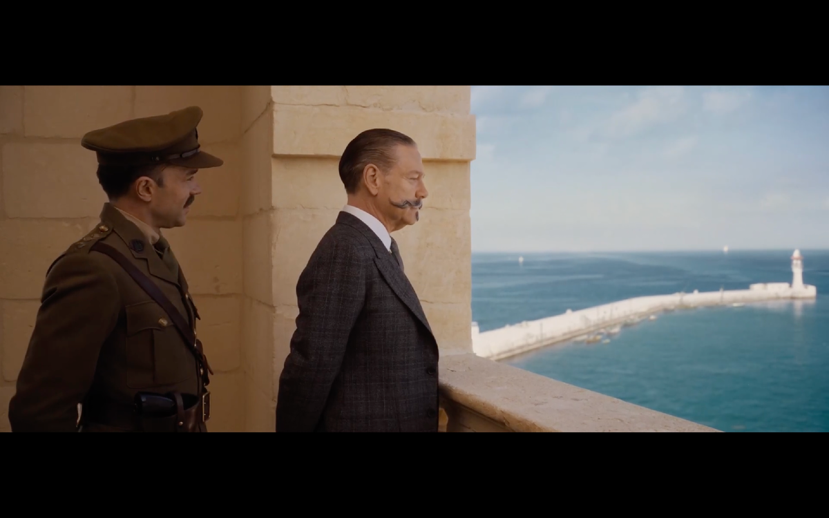 Один из самых первых кадров. Здесь композиция по третям + контрасты.