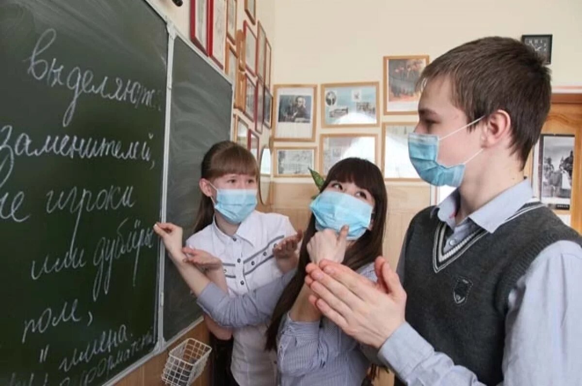    Число детей, заболевших простудными заболеваниями, растет в городе.