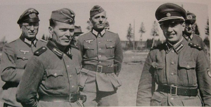 Власовец похвалился перед советским офицером, что они хорошо воюют. Что ответил офицер