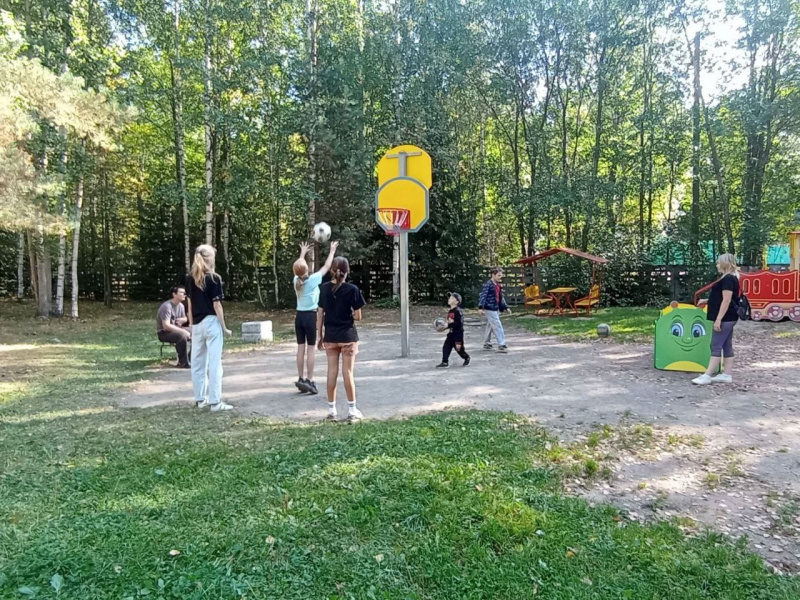    Игровая площадка появилась у детской республиканской больницы в ПетрозаводскеМинздрав Карелии