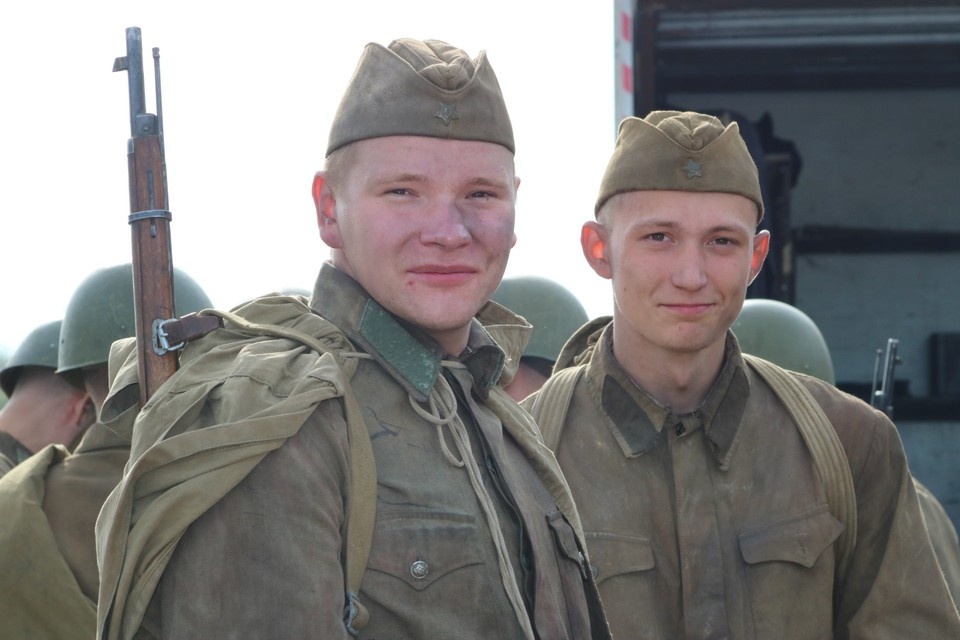    Среди участников съемок практически нет профессиональных актеров.