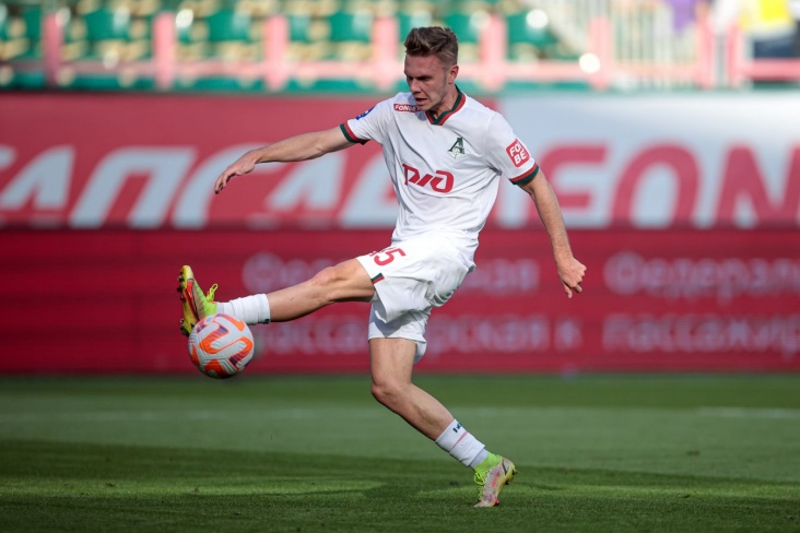 Максим Глушенков в "Локомотиве", туда он перешел из "Крыльев Советов" в зимнее трансферное окно в сезоне 2022-2023 