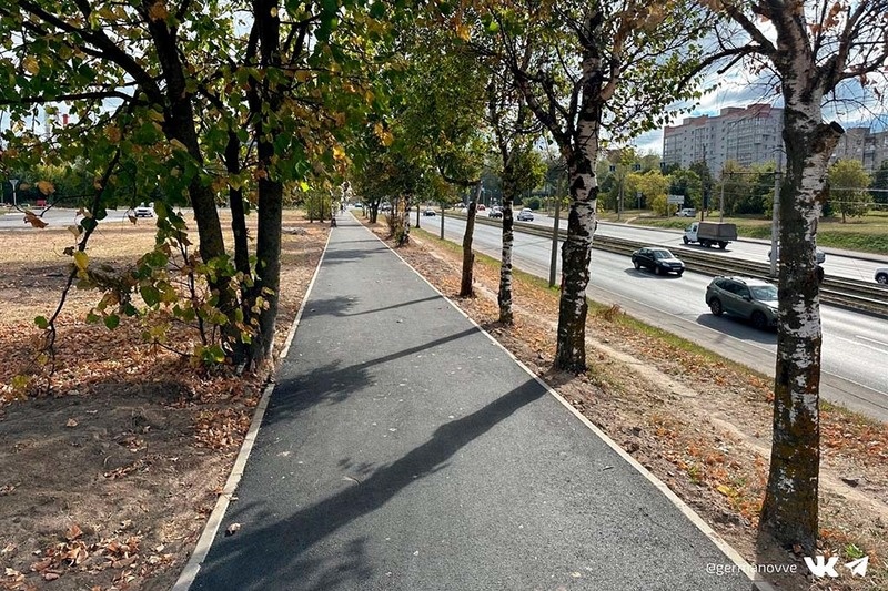    Дорожка проходит от перекрестка у бывшего здания управления образования до остановки "Судостроительный завод".