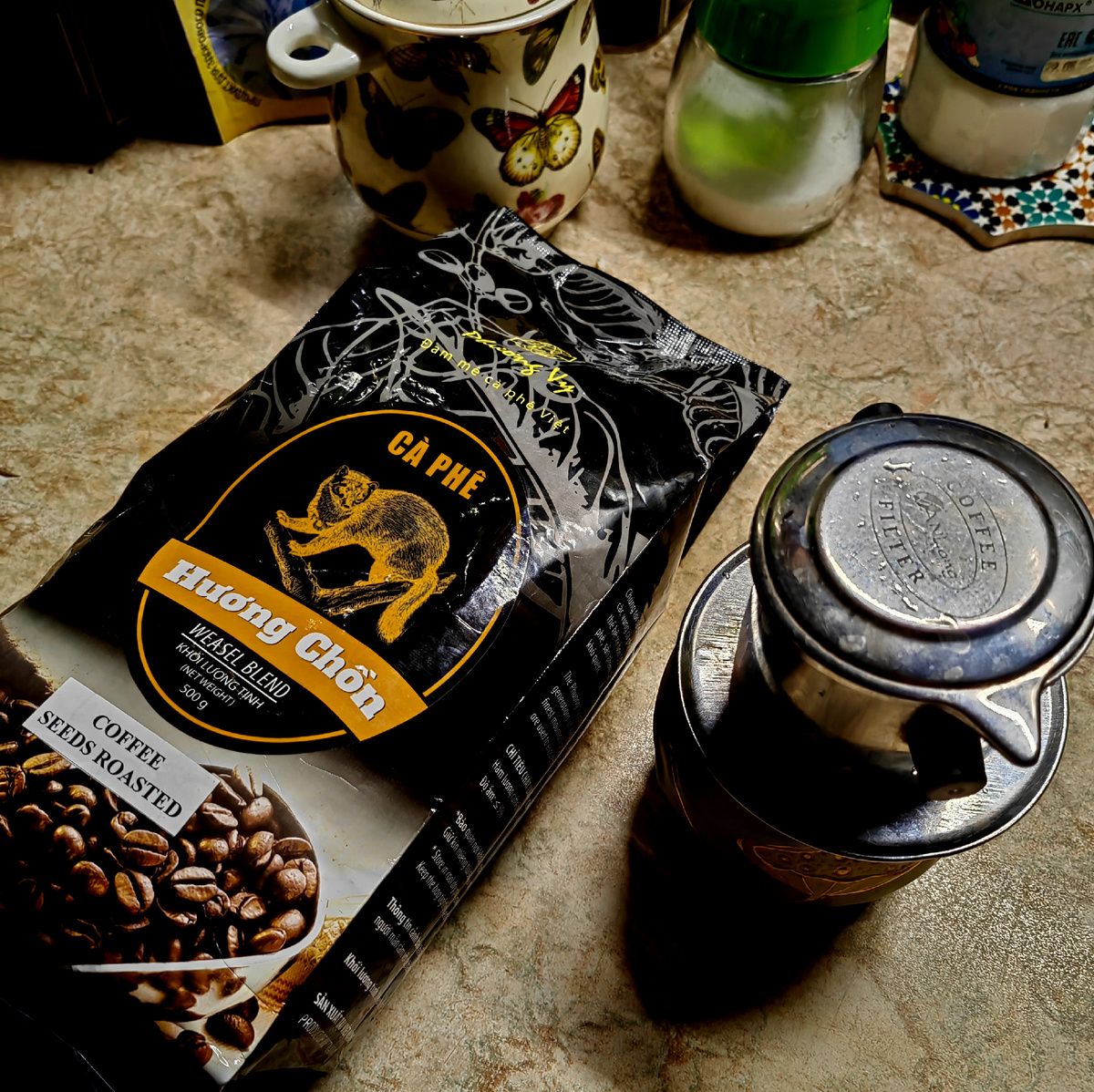 Вьетнамский кофе и вьетнамская же кастрюлька, чтобы вкус раскрылся