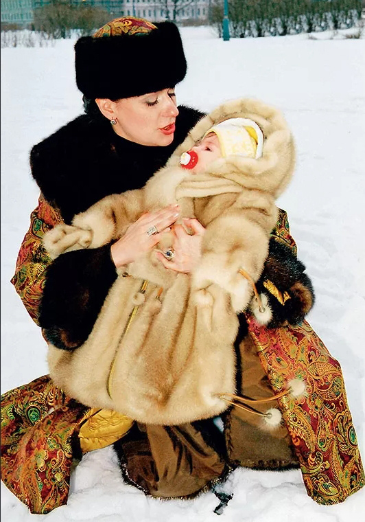 Мельникова с 2002 года воспитывает дочь Марию от союза с мужчиной, имя которого скрывает. 