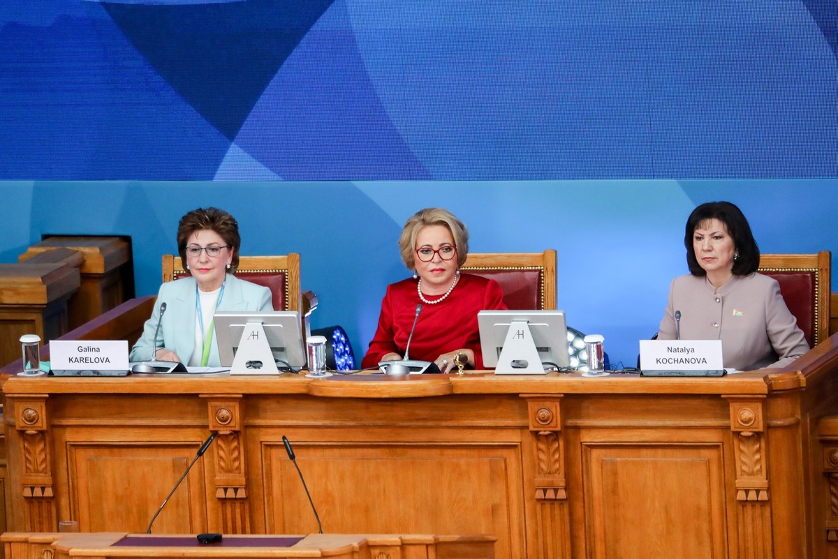    Валентина Матвиенко подчеркнула важность встреч на ЕЖФ.