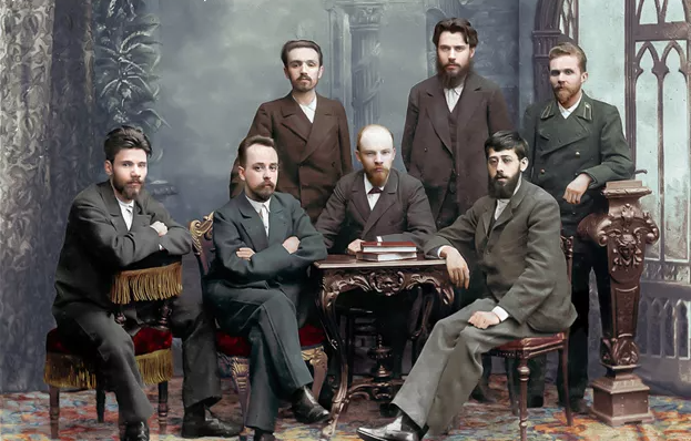 Перед вами штаб "Союза борьбы за освобождение рабочего класса" . Те самые будущие разработчики и исполнители того самого плана. А пока они ненавидят царизм и мечтают его свергнуть.