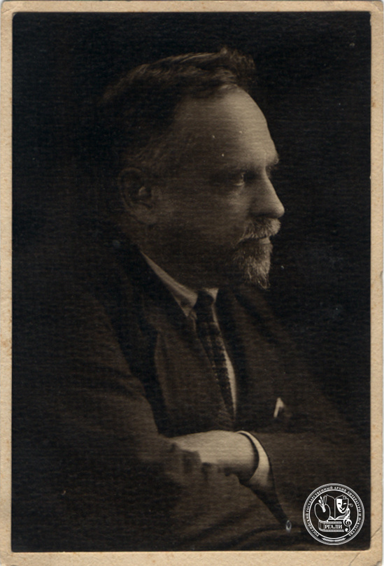 Н.И. Свищов-Паола. Фотография Николая Александровича Семашко. [1930-е гг.] РГАЛИ. Ф. 2611. Оп. 1.