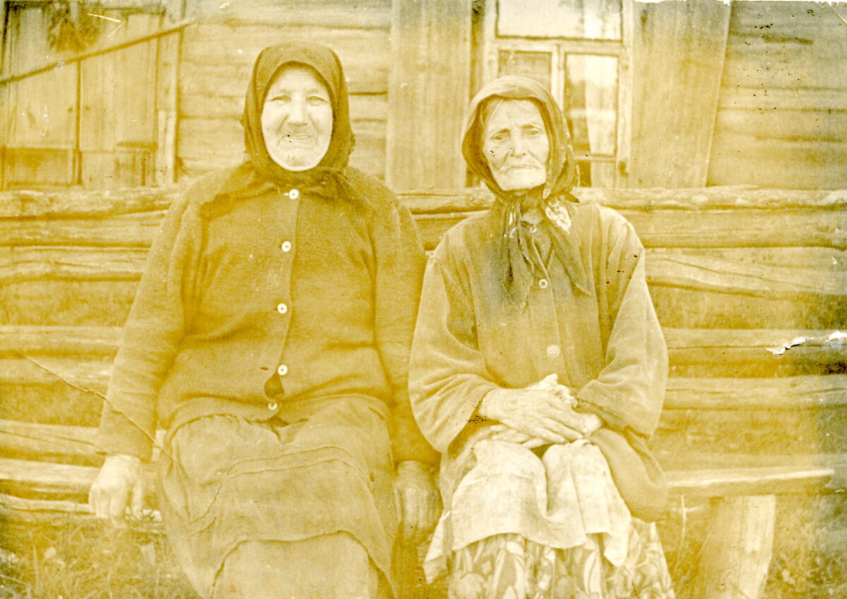 1975 год, посёлок Революция, Медведева Агриппина Яковлевна и Евсеенко Евфимия Марковна