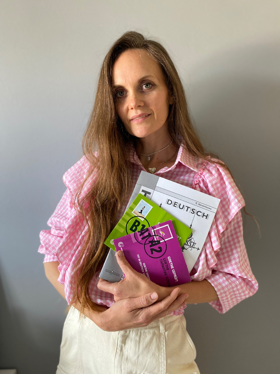 Меня зовут Екатерина Плутицкая. Преподаю немецкий взрослым и готовлю к экзаменам по немецкому уже 15 лет. 