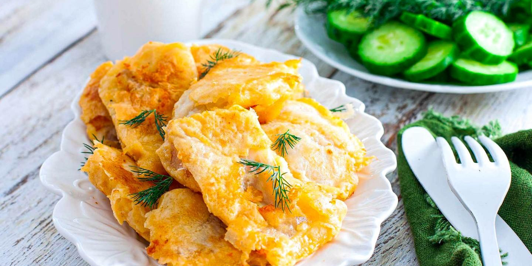 Минтай в кляре на сковороде