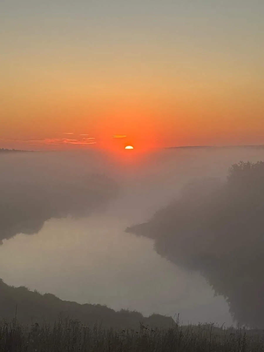 Очень ранний рассвет над Нерлью вблизи нашего Санково.