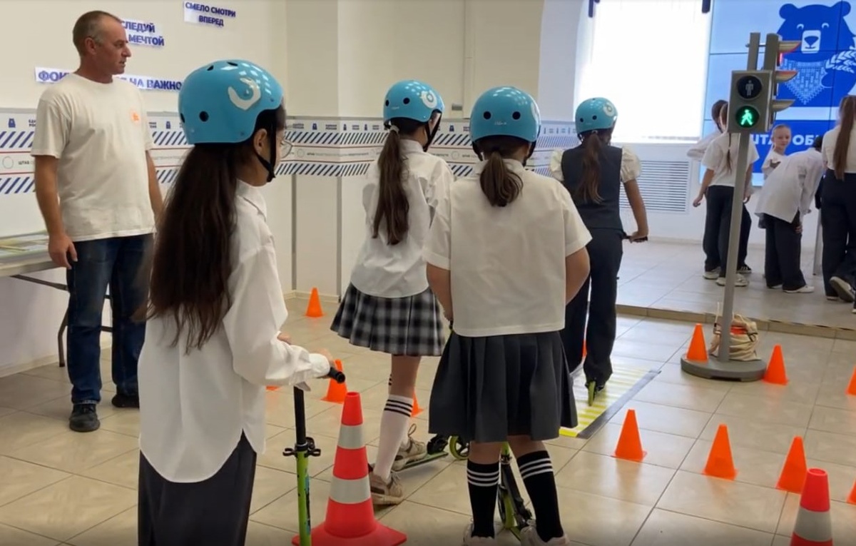    Оренбургским школьникам напомнили правила безопасности на дорогах Кристина Просвиркина