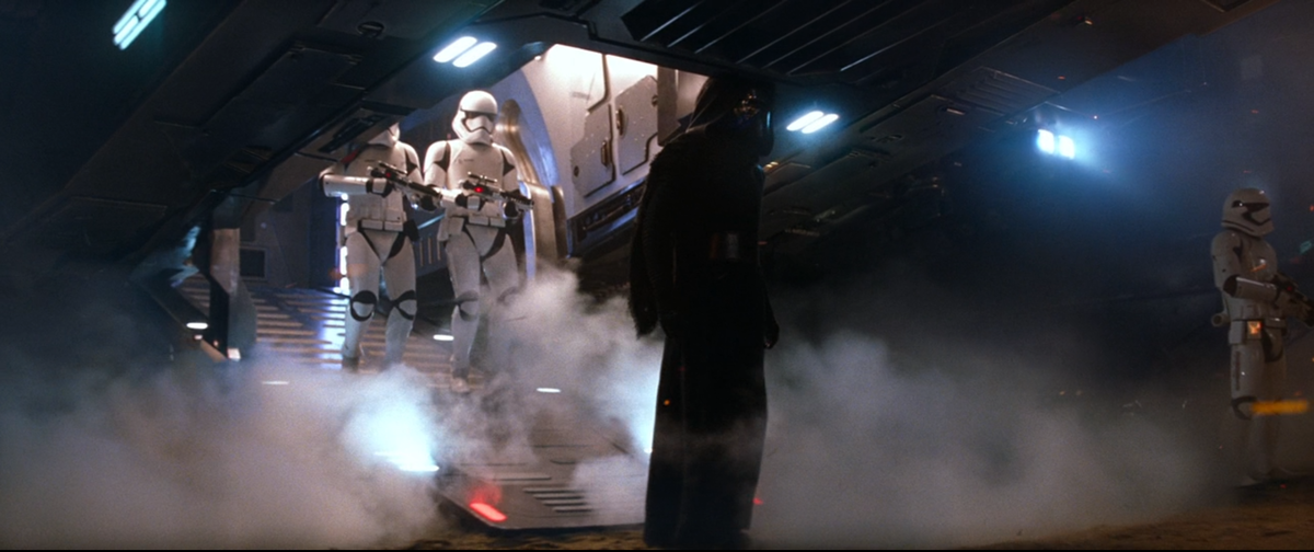 ...злойдей в шлеме,владеющий световым мечом (на деле не определившийся со стороной ученик)...