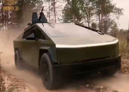    Кадыров направил в зону СВО ещё два электропикапа Cybertruck