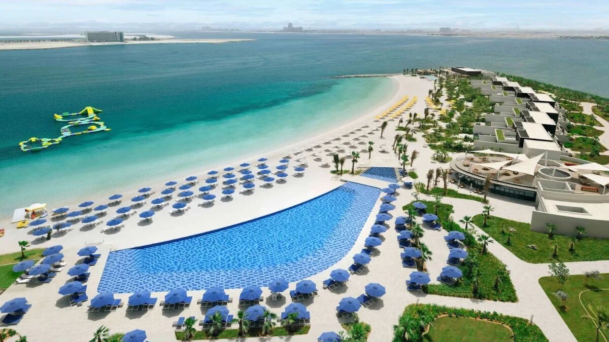 Внутренняя территория отеля Movenpick Resort Al Marjan Island 5* 