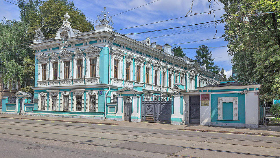 Парадный фасад особняка