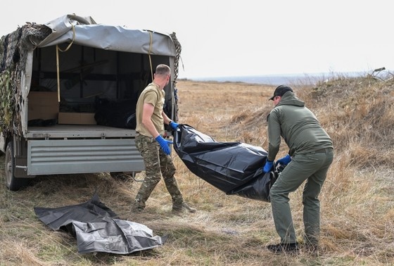    Волонтеры-поисковики собирают останки солдат ВСУ для дальнейшего гуманитарного обмена погибшими