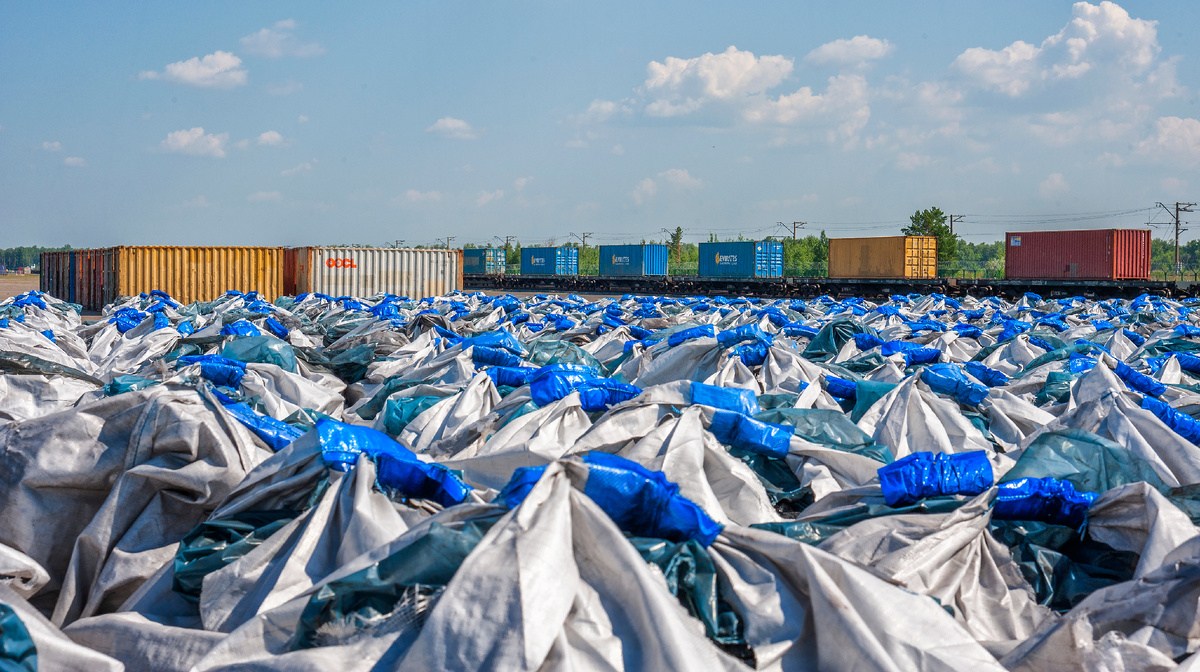 Грузы можно загружать в контейнер в больших мешках - биг-бэгах