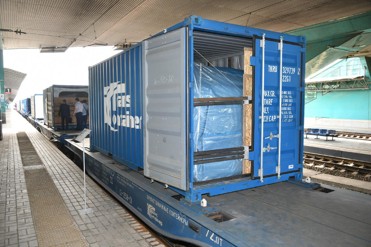 Для перевозки наливных грузов в контейнерах предназначены одноразовые мягкие резервуары - флекситанки