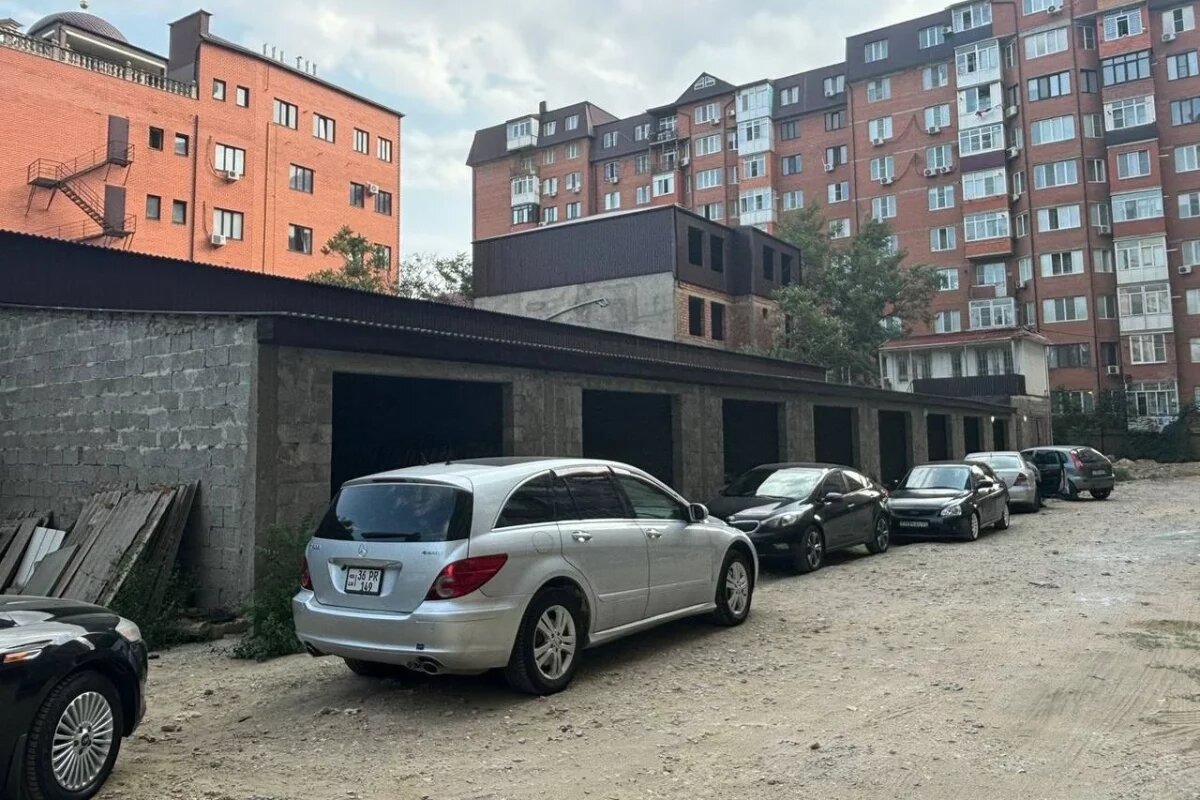    Суд обязал застройщика снести 14 гаражей в Махачкале