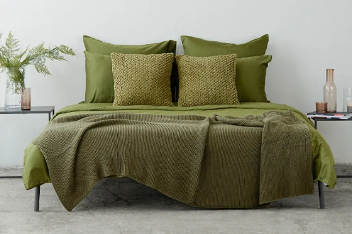 Покрывало Essential размером 130 на 180 сантиметров — 5033* рубля.