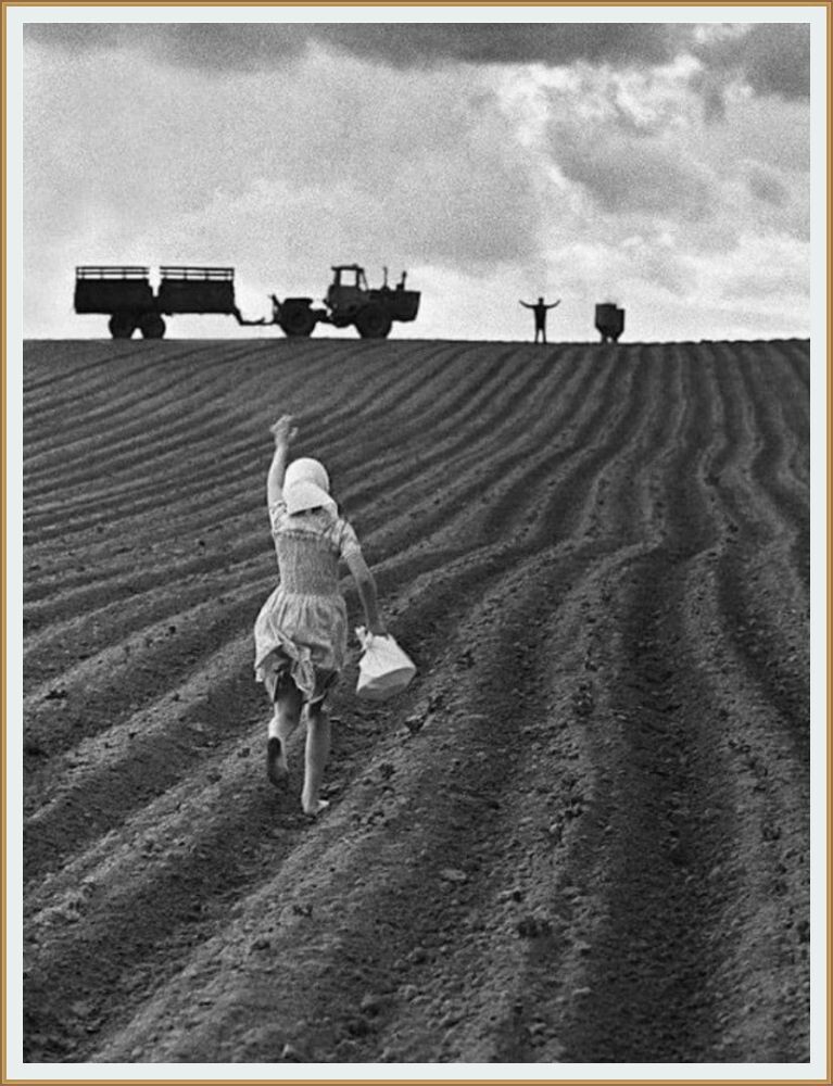 Фотография Владимира Лагранжа из его тематического альбома " ТАК МЫ И ЖИЛИ "