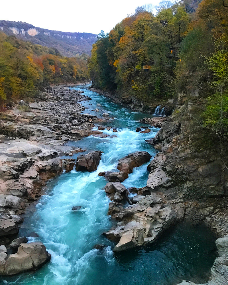 Осень в Лаго-Наки, река Белая