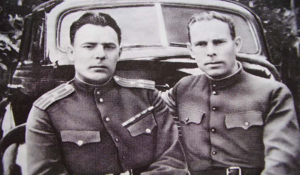 Леонид и Яков Брежневы. 1944 г.