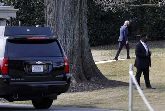    Джо Байден и его охрана