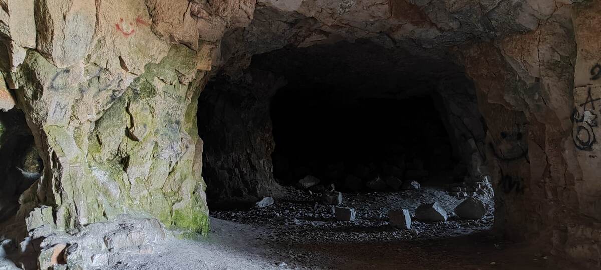 Недра горы Верблюд на Самарской Луке, в которых живут летучие мыши