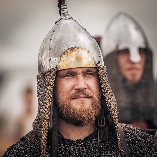 Русский богатырь это вам не какой-то пошлый рыцарь. Или нет?