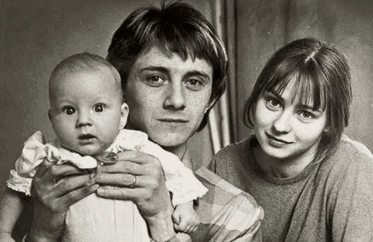 на фото Вячеслав Баранов и Евгения Добровольская с сыном Степаном