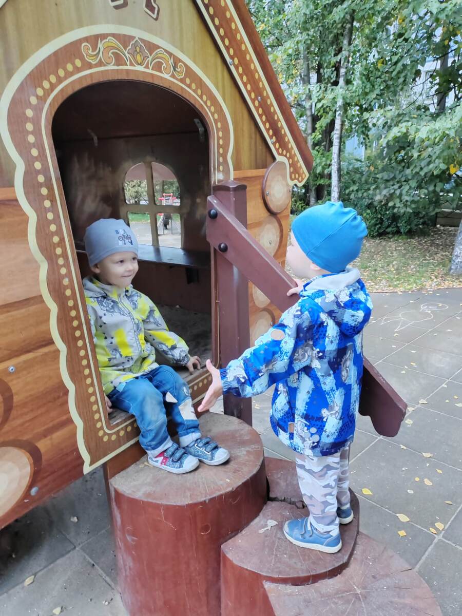 Играют в Теремок 