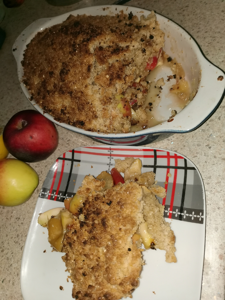 Крамбл - запеканка под шубкой из печенья