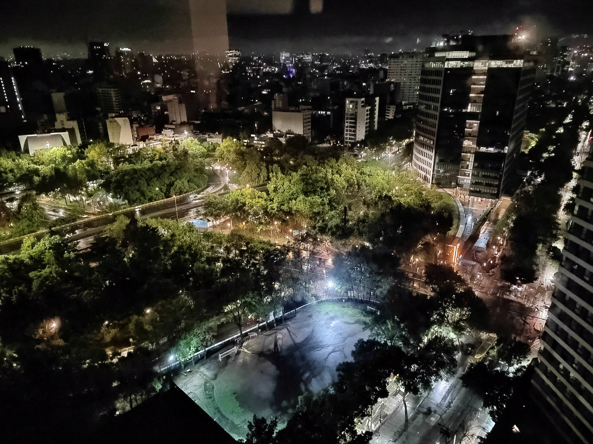 Вот таким нас встретил Мехико. Фото из окна квартиры, в которой мы провели первые дни. Фото автора