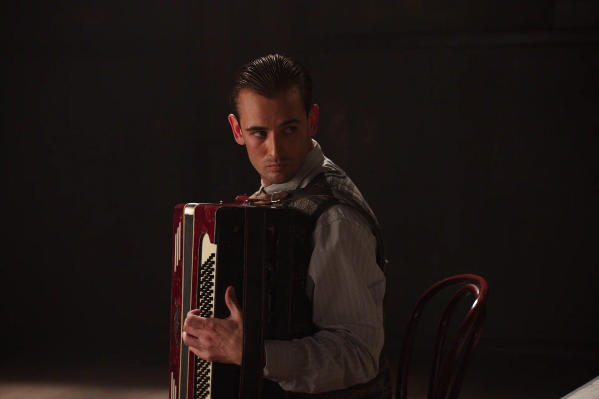 Почему стоит смотреть фильм "Холодное танго"